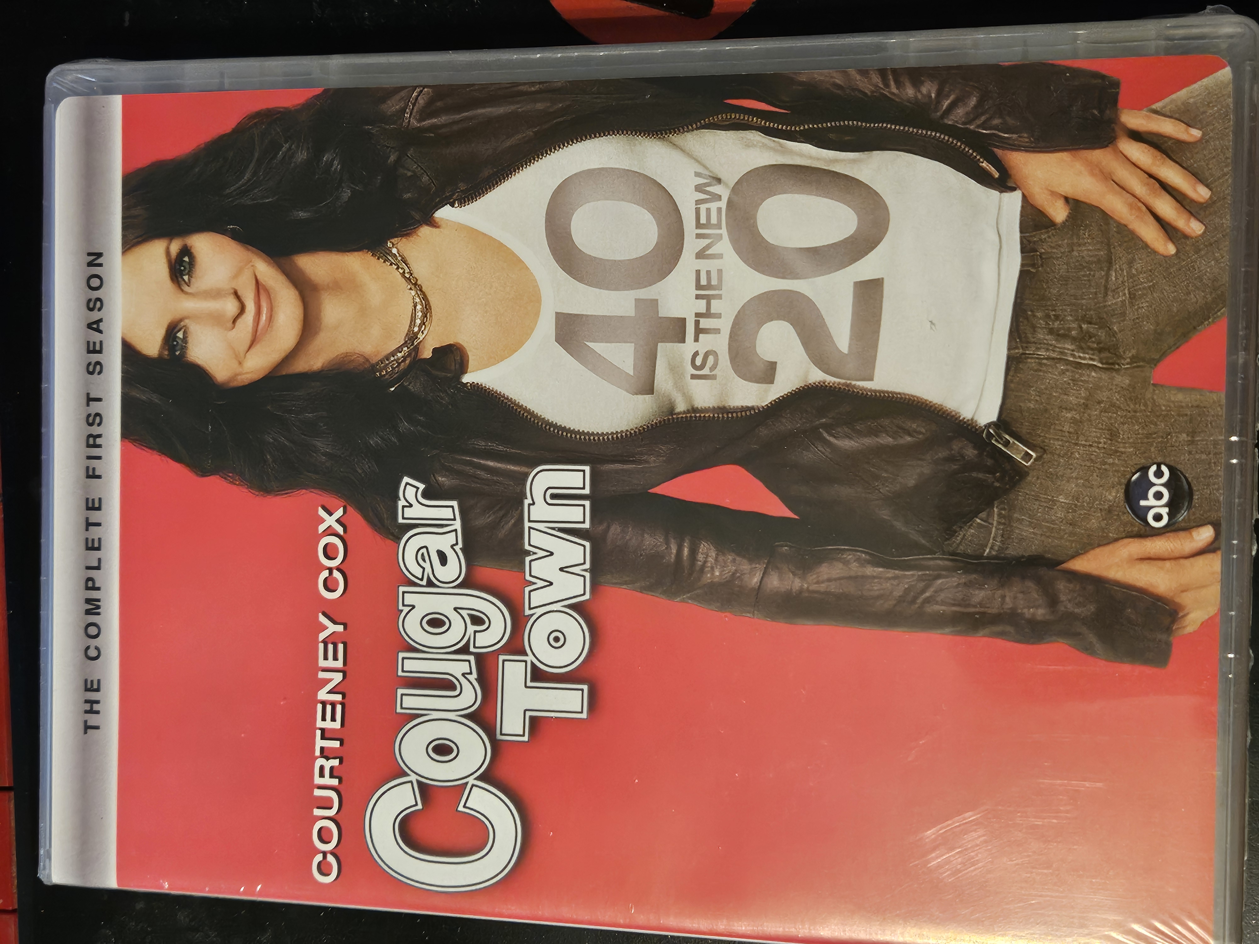 COUGAR TOWN - COMPLETE FIRST SEASON - NEW SEALED! photo 3